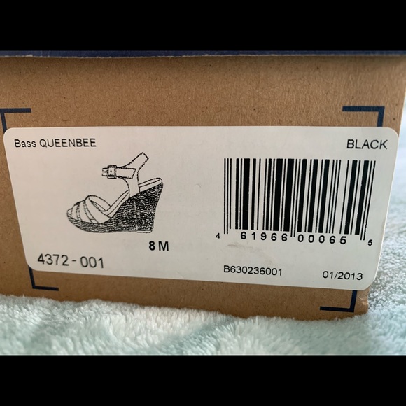 Bass Sandals - Picture 5 of 5